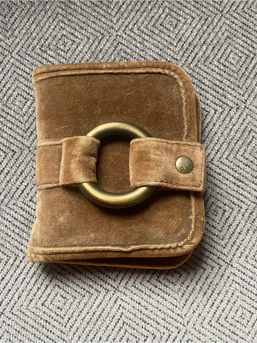 VTG American Eagle Outfitters Brown Velvet Wallet with Brass Ring closure